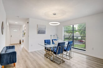 50 Stratford Ln W in Boynton Beach, FL - Building Photo - Building Photo