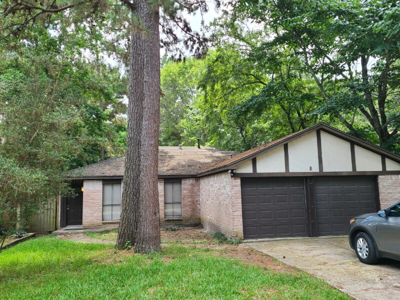 8 E Bigelow Oak Ct in Spring, TX - Building Photo