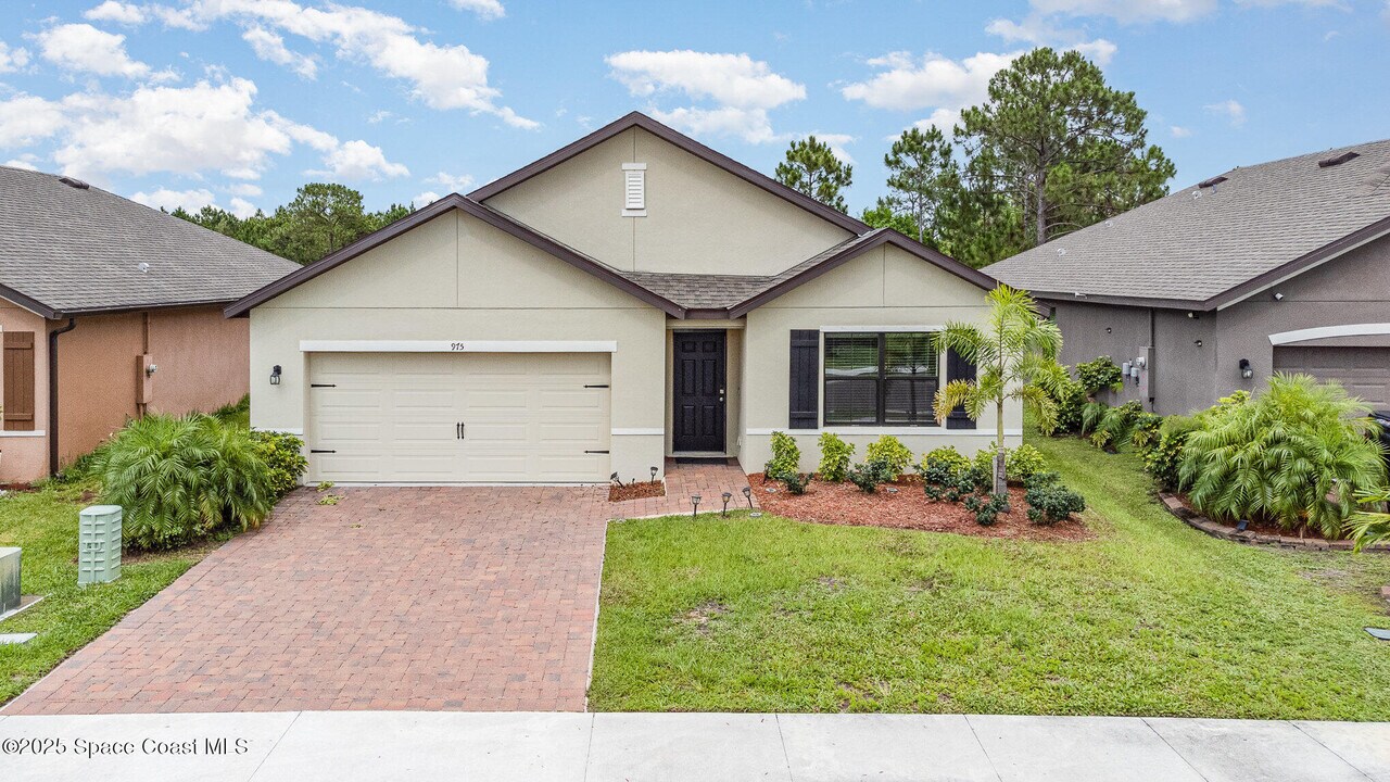 975 Remington Green Dr SE in Palm Bay, FL - Building Photo