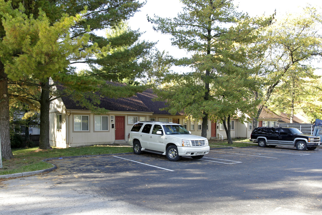 Dawnview Townhomes in Florissant, MO - Building Photo