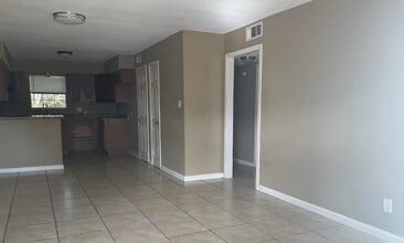 1502 Oleander in La Marque, TX - Building Photo - Building Photo