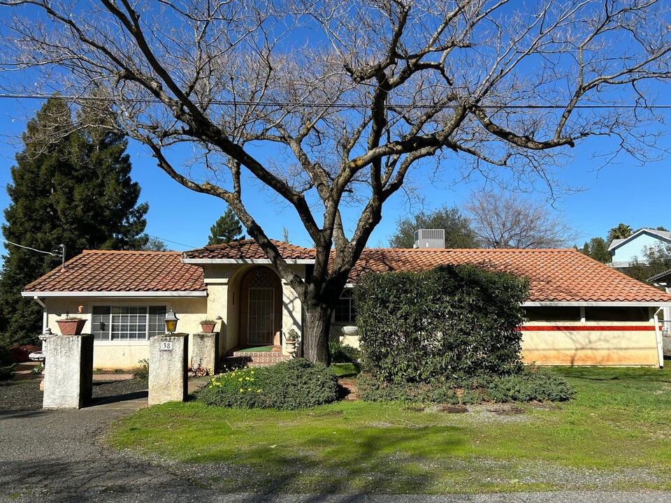 38 Wahoo Ave in Oroville, CA - Building Photo