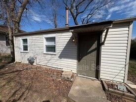 1843-B E Monroe St in Springfield, MO - Building Photo