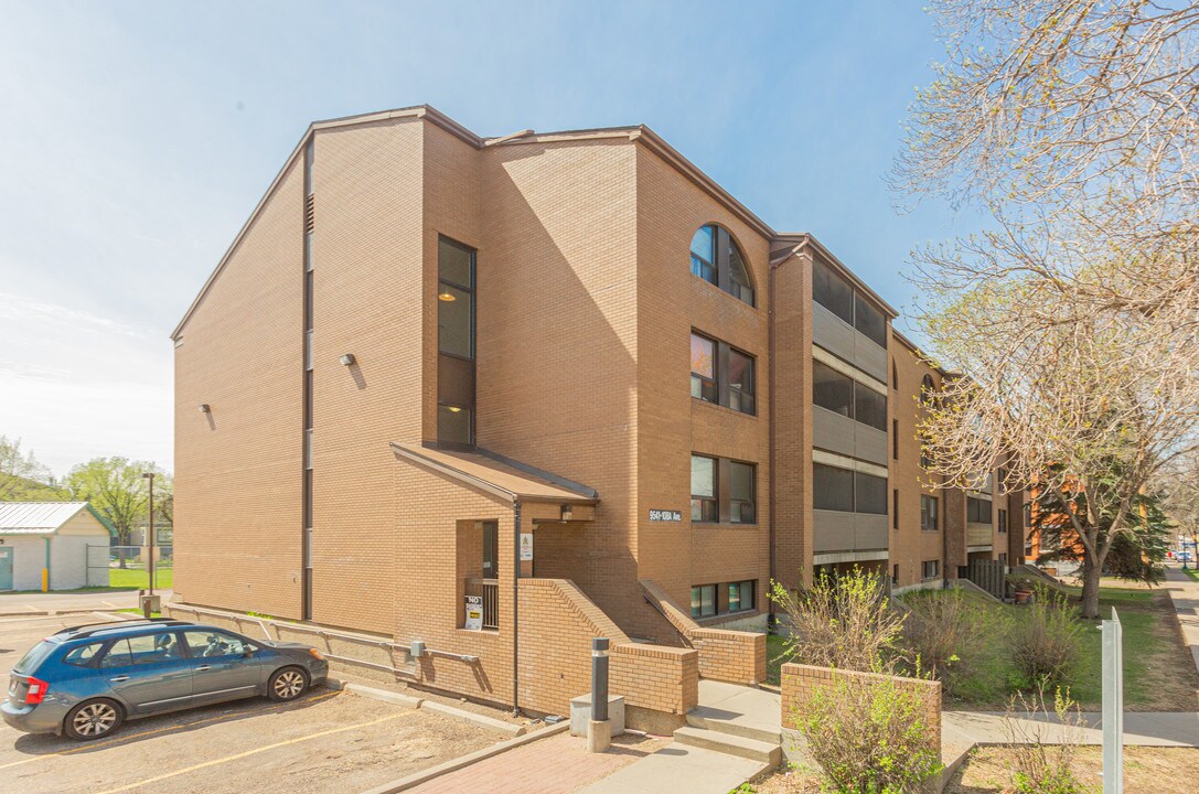 McCauley Apartments in Edmonton, AB - Building Photo