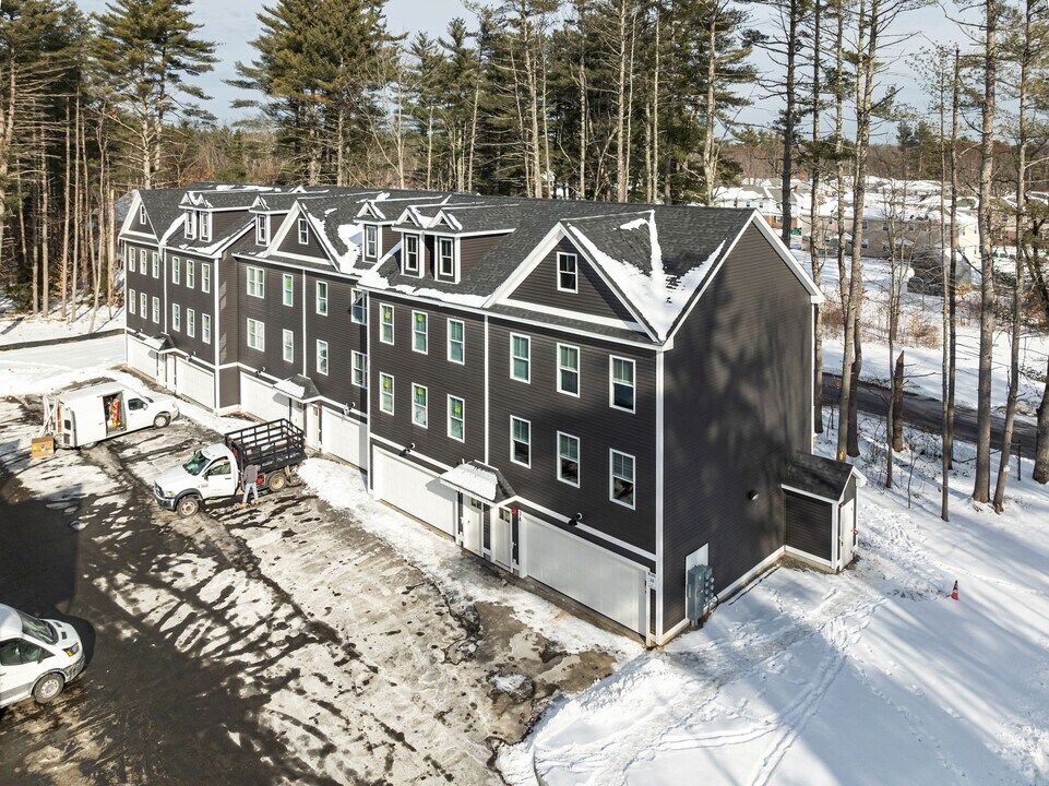 Bayberry Commons in Rochester, NH - Foto de edificio
