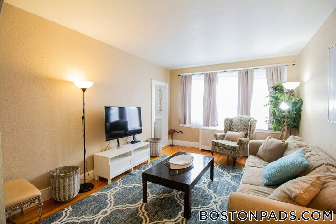 90 Kilsyth Rd in Boston, MA - Building Photo