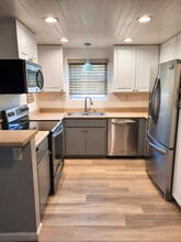 220 Woodland Pky, Unit 250 in San Marcos, CA - Building Photo - Building Photo