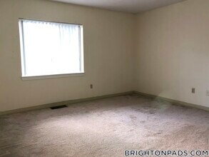 148 N Beacon St, Unit B2 in Boston, MA - Building Photo - Building Photo