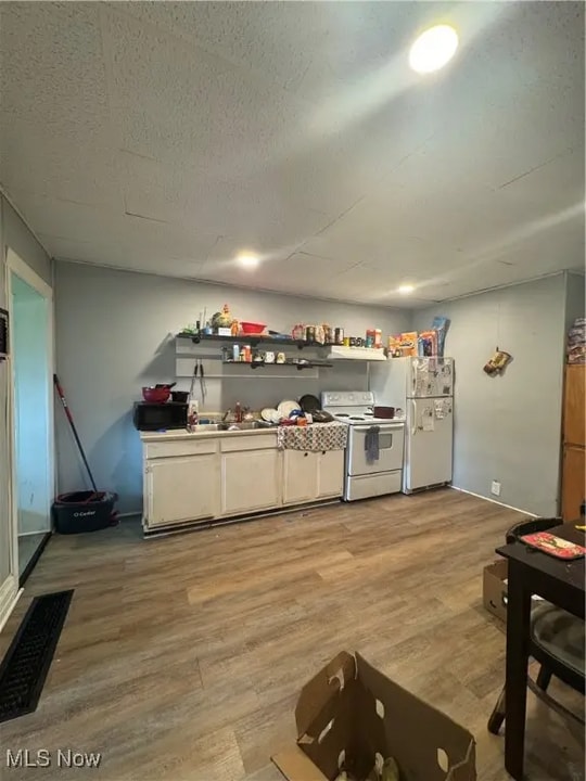 722 John St in Coshocton, OH - Building Photo