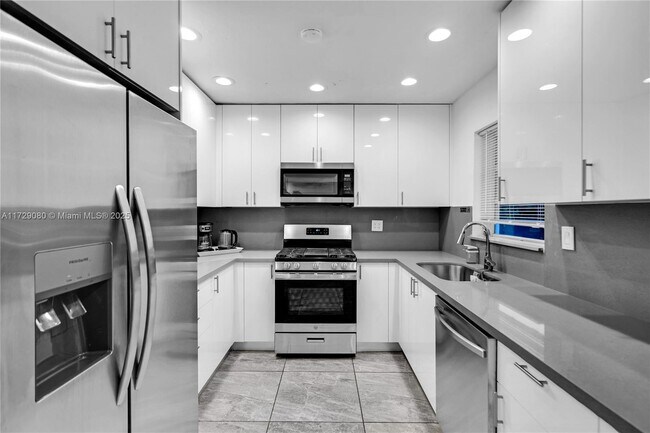 1165 SW 4th Ter in Pompano Beach, FL - Building Photo - Building Photo