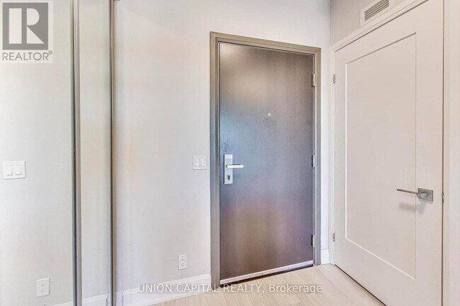 38 Water Walk Dr in Markham, ON - Building Photo - Building Photo