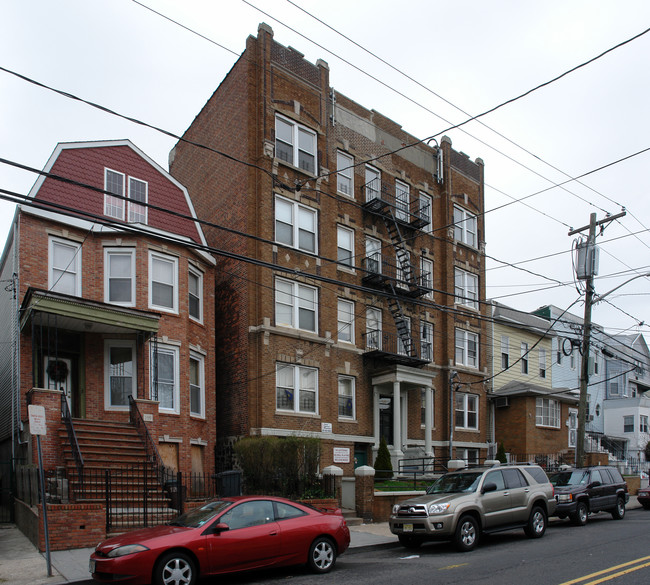 201-203 Claremont Ave in Jersey City, NJ - Building Photo - Building Photo