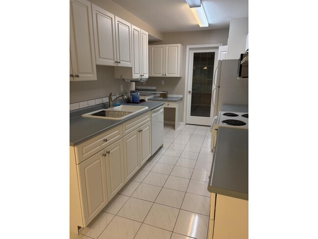 15550-15526 26 Ave in Surrey, BC - Building Photo - Building Photo