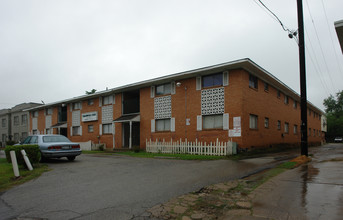 Cedarwood Court in Dallas, TX - Building Photo - Building Photo