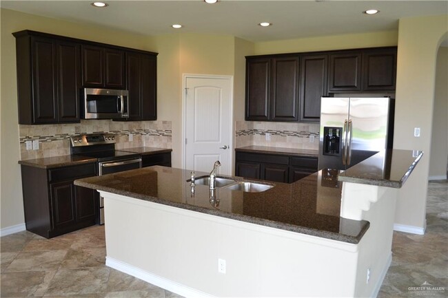 3814 Santa Maria St in Mission, TX - Foto de edificio - Building Photo