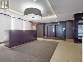 377 Madison Ave in Toronto, ON - Building Photo - Building Photo