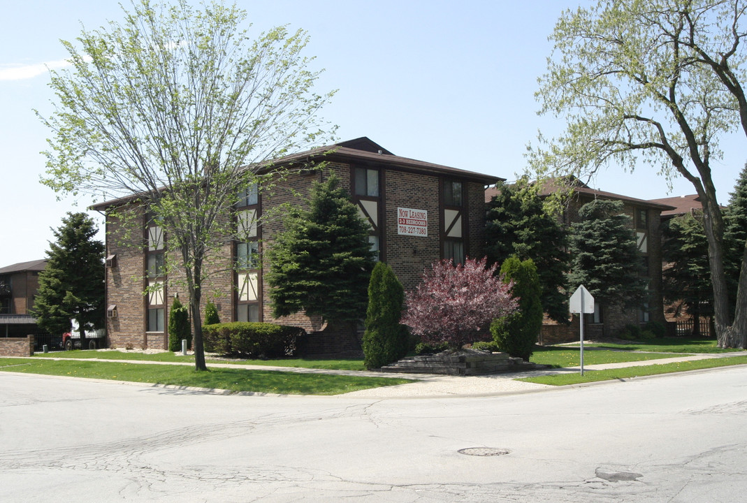 3069 Bernice Rd in Lansing, IL - Foto de edificio