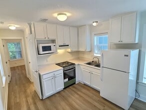 703 Cottage Sq Ln in Ocean Springs, MS - Foto de edificio - Building Photo