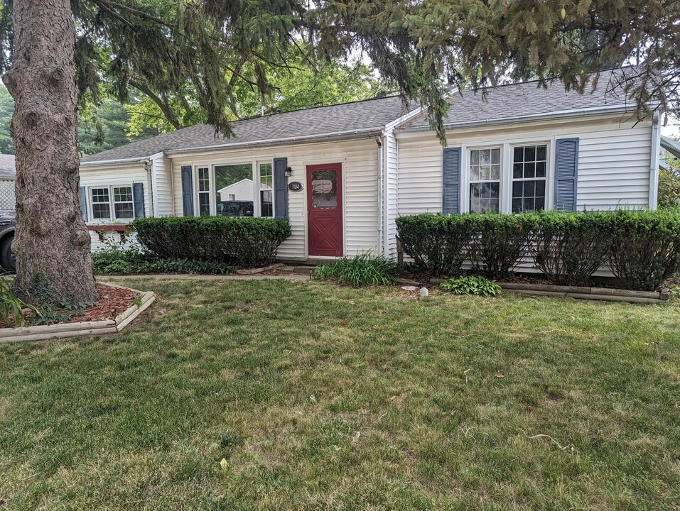 1104 S Mattis Ave in Champaign, IL - Building Photo