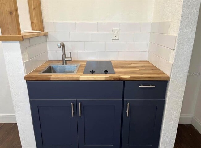 574 Bay Esplanade in Clearwater, FL - Building Photo - Building Photo