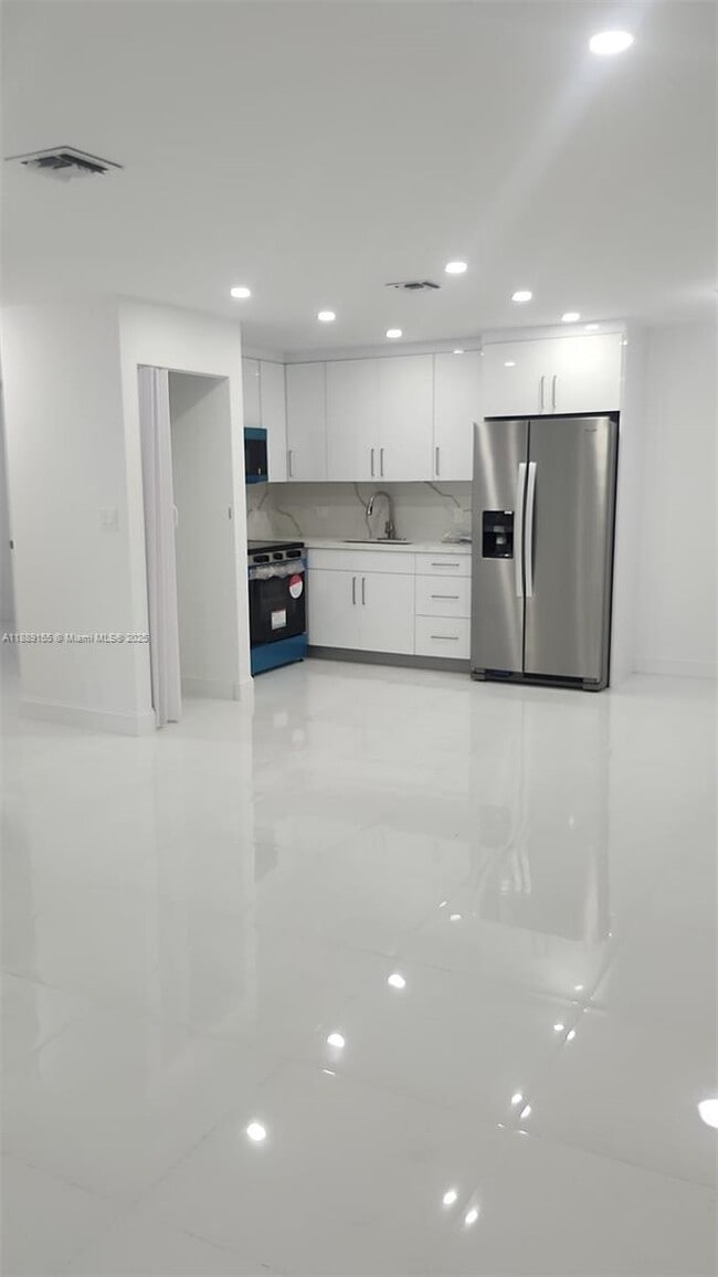 5300 NW 25th St in Lauderhill, FL - Building Photo - Building Photo