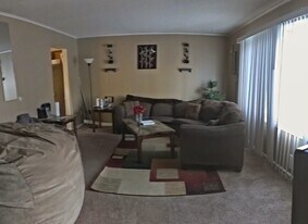 7817 45 1/2 Avenue North, Unit 7819 in New Hope, MN - Building Photo