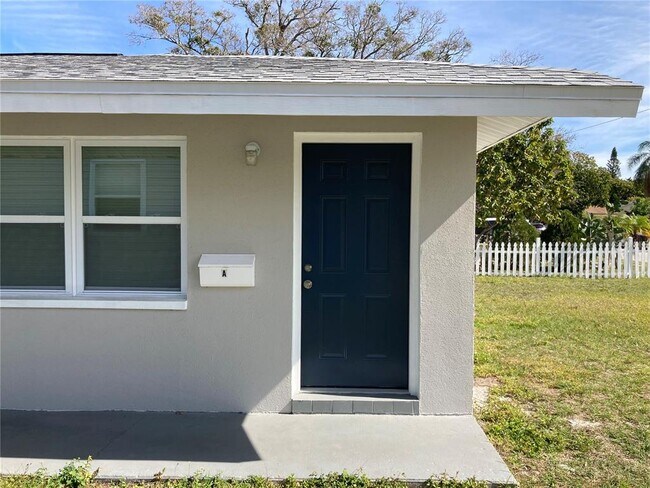 3259 36th Ave N in St. Petersburg, FL - Building Photo - Building Photo