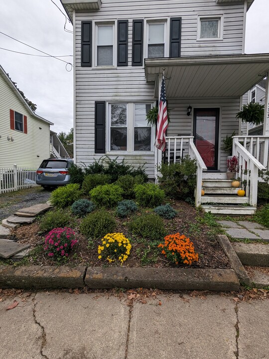 533 Barry St in Stroudsburg, PA - Foto de edificio