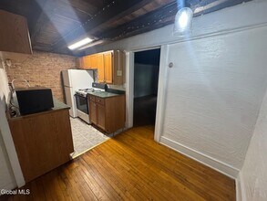 1519 New Scotland Rd-Unit -2 Left in Slingerlands, NY - Building Photo - Building Photo