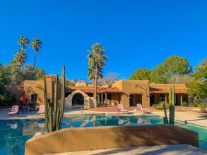 La Hacienda in Tucson, AZ - Building Photo - Building Photo