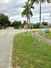6451 SW 2nd St in Pembroke Pines, FL - Foto de edificio - Building Photo