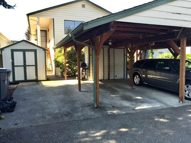 328 Burnett Ave N, Unit 328 in Renton, WA - Foto de edificio - Building Photo