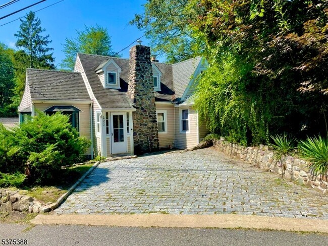 property at 122 Lakewood Dr