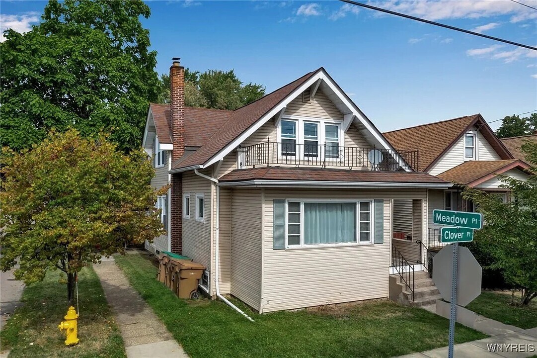 90 Clover Pl, Unit 1st Floor in Buffalo, NY - Building Photo