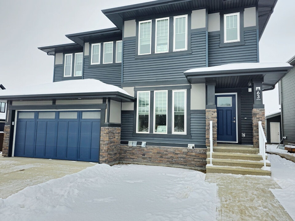 81 Fenwyck Blvd in Spruce Grove, AB - Building Photo