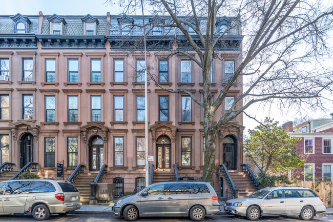 166 Lafayette Ave in Brooklyn, NY - Foto de edificio - Building Photo