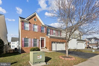 8704 Harefield Ln in Gainesville, VA - Building Photo - Building Photo