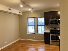 3217 W Cullom Ave in Chicago, IL - Foto de edificio - Building Photo