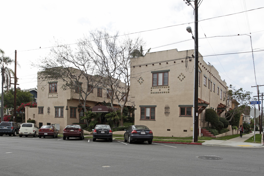 La Suzanna in San Diego, CA - Foto de edificio