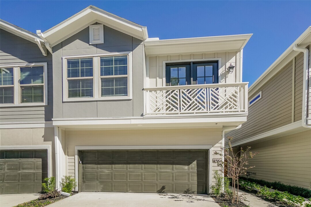 5106 Royal Heath Dr in Houston, TX - Foto de edificio