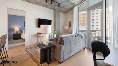 143 E Commerce St in San Antonio, TX - Foto de edificio - Building Photo