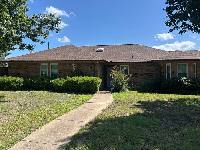 property at 2412 Ridgeview Dr