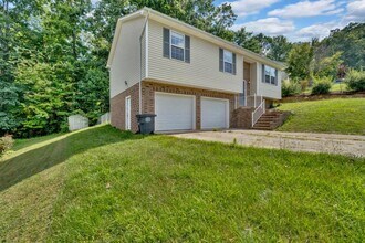 227 Valley Crest Dr in Mount Carmel, TN - Building Photo - Building Photo