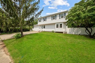 9 Denise Ct in Nesconset, NY - Building Photo - Building Photo