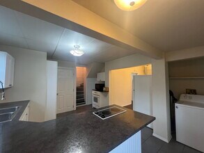 419 Lakeway Dr in Bellingham, WA - Building Photo - Building Photo