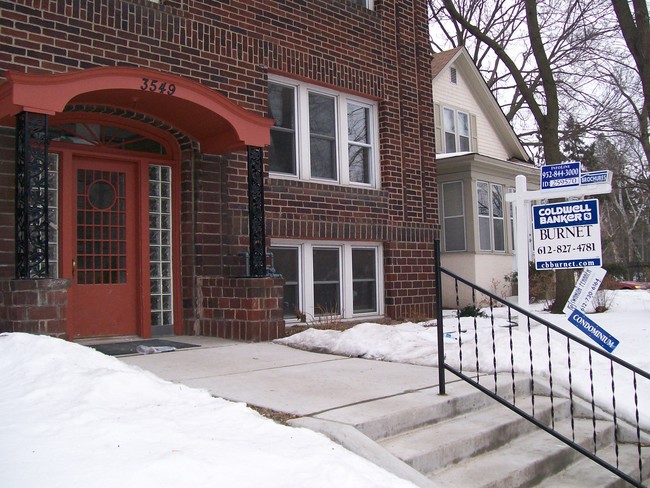 3549 Emerson Ave S in Minneapolis, MN - Foto de edificio - Building Photo
