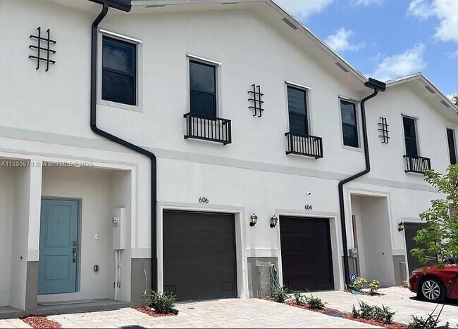 property at 606 SW 12th St