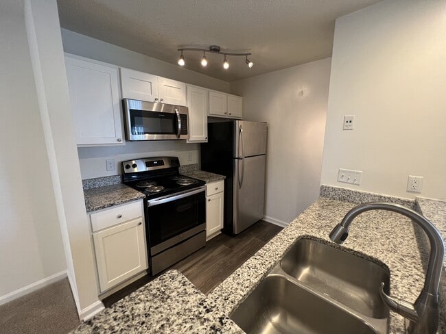 property at 11 Hamiltons Bay Ct