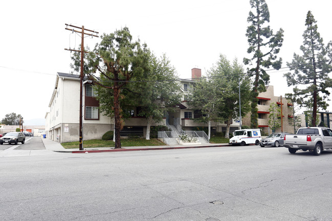 21529 Saticoy St in Canoga Park, CA - Building Photo - Primary Photo