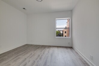 3056 W Cortland St, Unit 103 in Chicago, IL - Foto de edificio - Building Photo